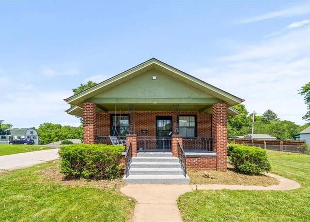 Property at 1340 Spruce St, Leavenworth, KS 66048, 4 beds, 3 baths