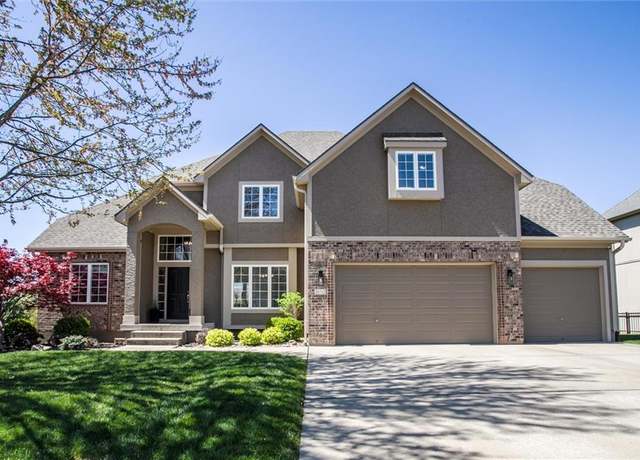 Property at 512 NE Spring Creek Pl, Lee's Summit, MO 64086, 4 beds, 4.5 baths