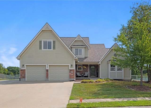 Property at 506 Mulberry St, Pleasant Hill, MO 64080, 5 beds, 2.5 baths