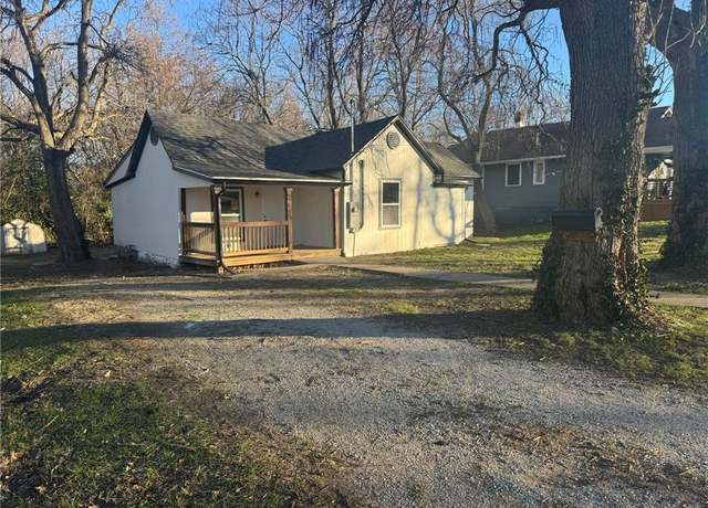 Property at 901 Fourth St, Osawatomie, KS 66064, 3 beds, 2 baths