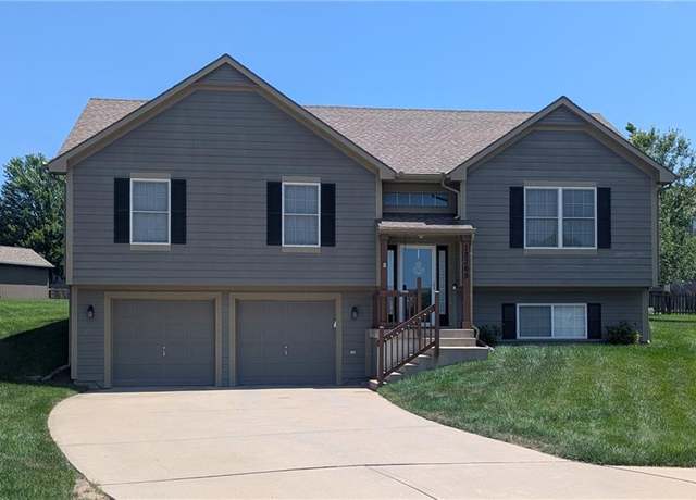 Property at 12369 S Clinton St, Olathe, KS 66061, 4 beds, 3 baths