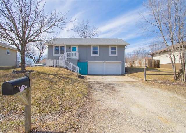 Property at 118 NE 991 St, Knob Noster, MO 65336, 3 beds, 2 baths