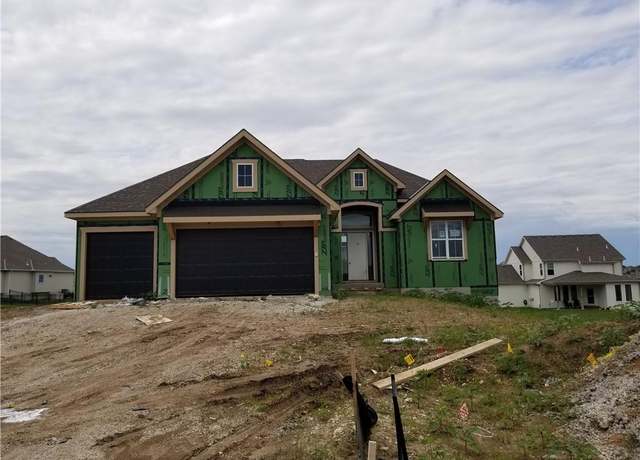 Property at 4275 Lake Shore Ct, Basehor, KS 66007, 4 beds, 3 baths