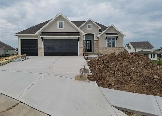 Property at 4275 Lake Shore Ct, Basehor, KS 66007, 4 beds, 3 baths
