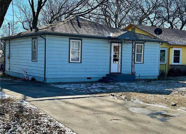 Property at 3128 Grand Ave, Parsons, KS 67357, 2 beds, 1 bath