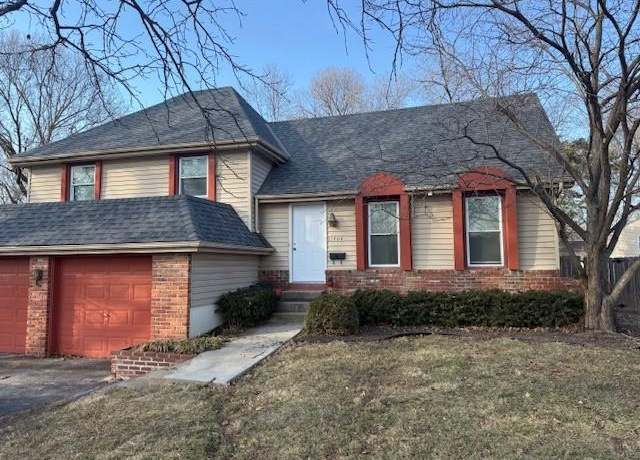 Property at 11406 W 71st St, Shawnee, KS 66203, 4 beds, 2.5 baths