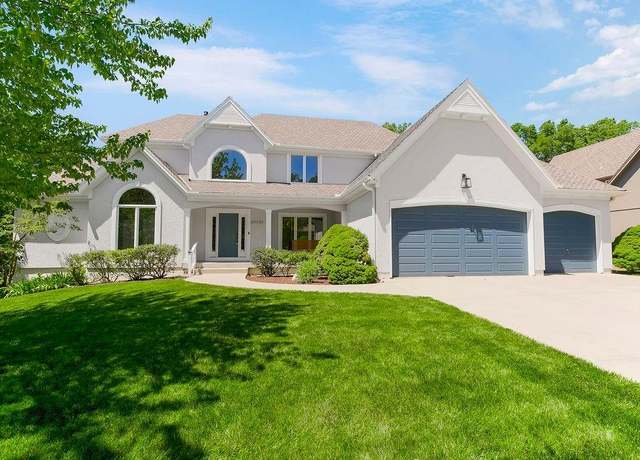 Property at 20725 W 92nd St, Lenexa, KS 66220, 4 beds, 3.5 baths