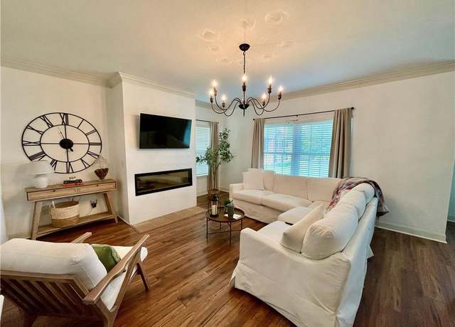 Property at 11619 Tomahawk Creek Pkwy Unit B, Leawood, KS 66211, 2 beds, 2 baths