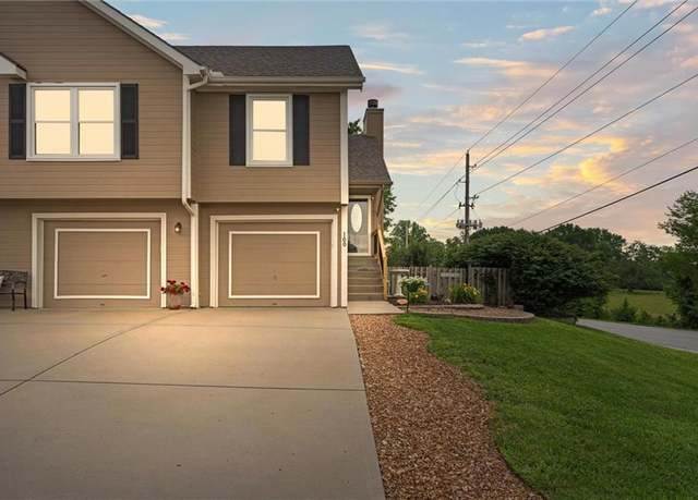 Property at 100 Tipperary St, Smithville, MO 64089, 2 beds, 3 baths