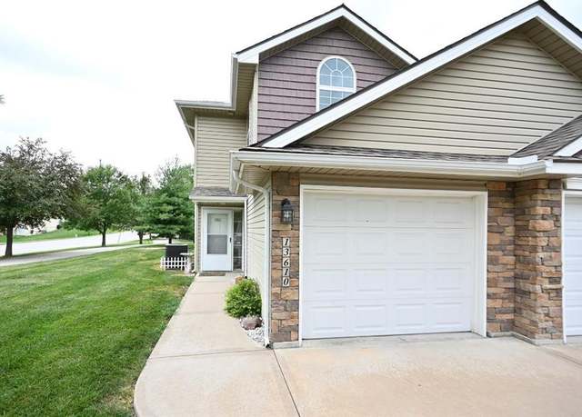Property at 13610 Oak Valley Dr, Platte City, MO 64079, 3 beds, 2.5 baths