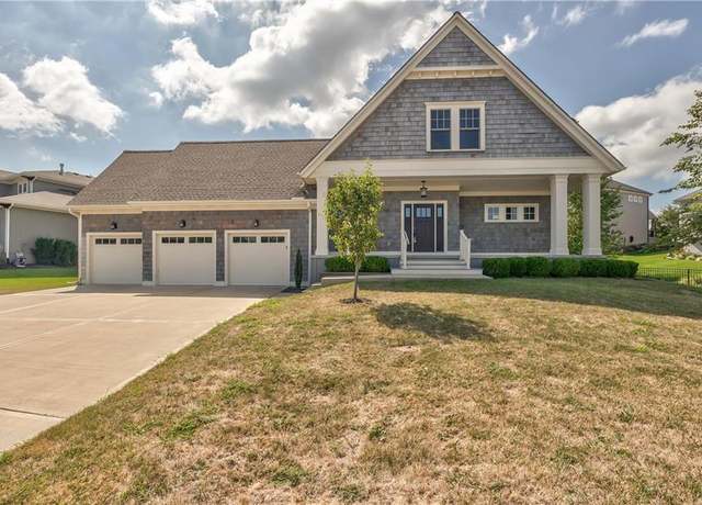 Property at 9742 Shady Bend Cir, Lenexa, KS 66227, 5 beds, 3.5 baths