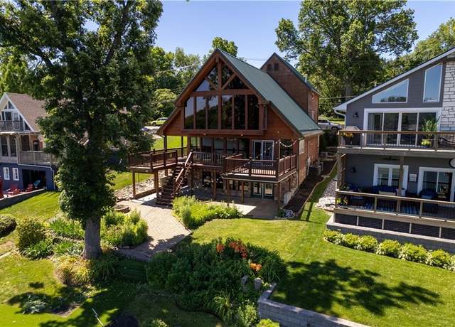 Property at 27 Beach Dr, Lake Tapawingo, MO 64015, 4 beds, 3.5 baths