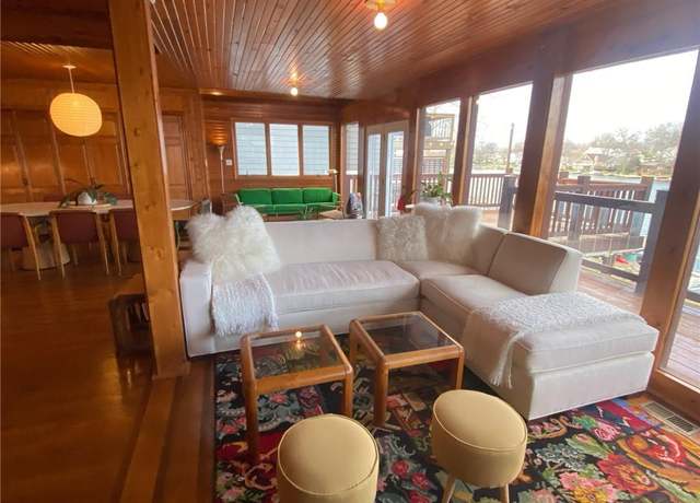 Property at 27 Beach Dr, Lake Tapawingo, MO 64015, 4 beds, 3.5 baths