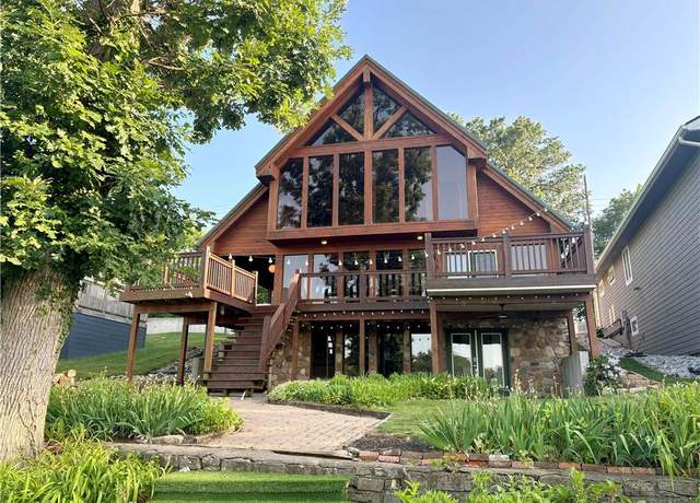 Property at 27 Beach Dr, Lake Tapawingo, MO 64015, 4 beds, 3.5 baths