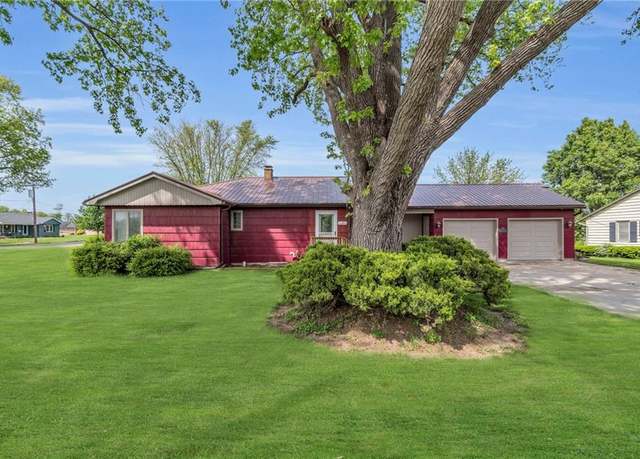 Property at 1 E 14th St, Carrollton, MO 64633, 3 beds, 2 baths
