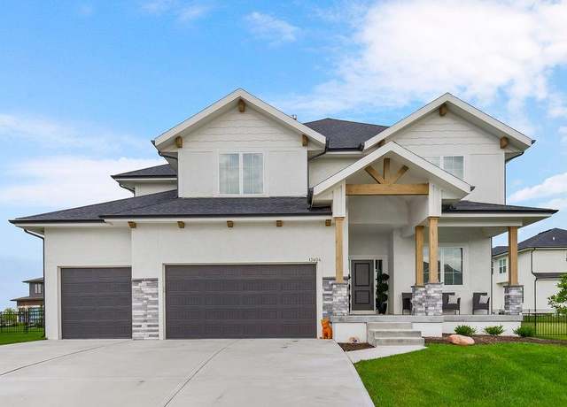 Property at 13404 W 177th St, Overland Park, KS 66013, 4 beds, 3.5 baths