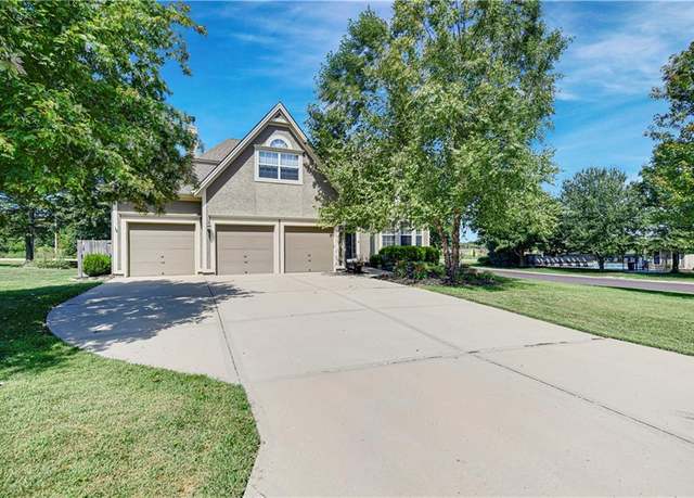 Property at 19480 W 207th Ter, Spring Hill, KS 66083, 4 beds, 2.5 baths