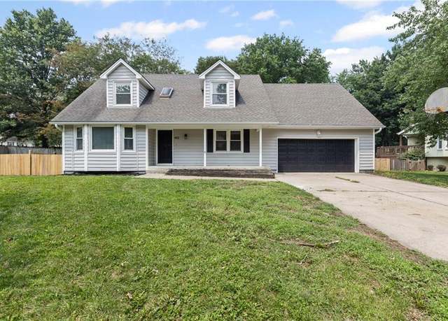 Property at 602 SE Brentwood Dr, Lee's Summit, MO 64063, 4 beds, 3 baths
