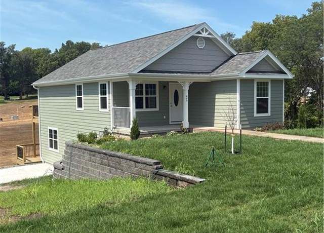 Property at 605 Washington St, Atchison, KS 66002, 7 beds, 4 baths