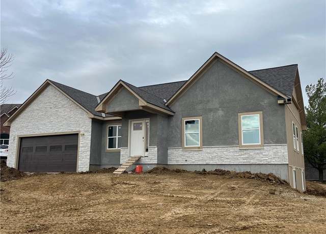 Property at 800 SE Cedrus Ln, Blue Springs, MO 64014, 4 beds, 3 baths