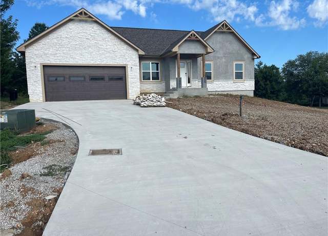 Property at 800 SE Cedrus Ln, Blue Springs, MO 64014, 4 beds, 3 baths