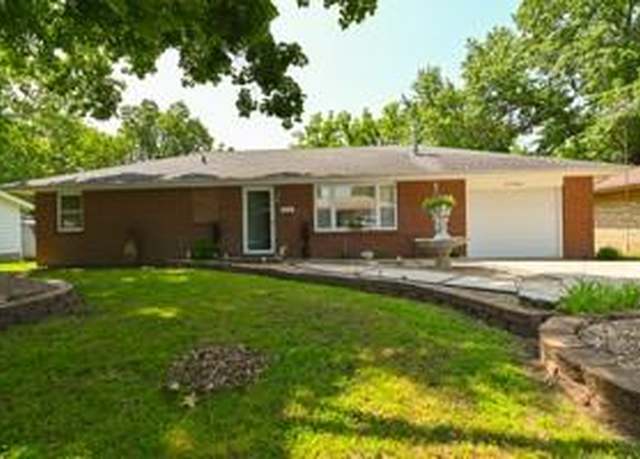 Property at 613 King St, Mount Vernon, MO 65712, 3 beds, 1.5 baths