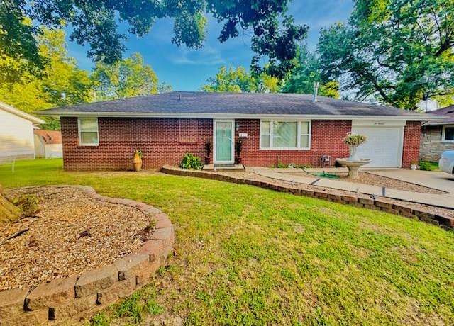 Property at 613 King St, Mount Vernon, MO 65712, 3 beds, 1.5 baths