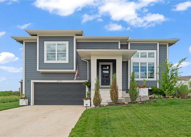 Property at 29702 W 195th St, Gardner, KS 66030, 3 beds, 2 baths