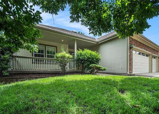 Property at 13305 Forest Oaks Dr, Smithville, MO 64089, 3 beds, 3 baths