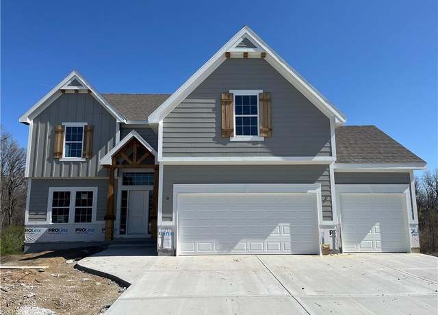 Property at 11803 N Bellaire Ave, Kansas City, MO 64156, 4 beds, 2.5 baths