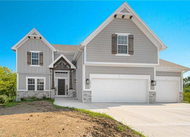 Property at 11803 N Bellaire Ave, Kansas City, MO 64156, 4 beds, 2.5 baths