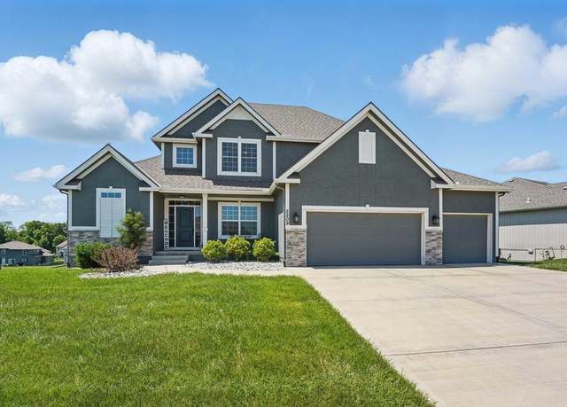 Property at 5509 NW 95th St, Kansas City, MO 64154, 5 beds, 4.5 baths