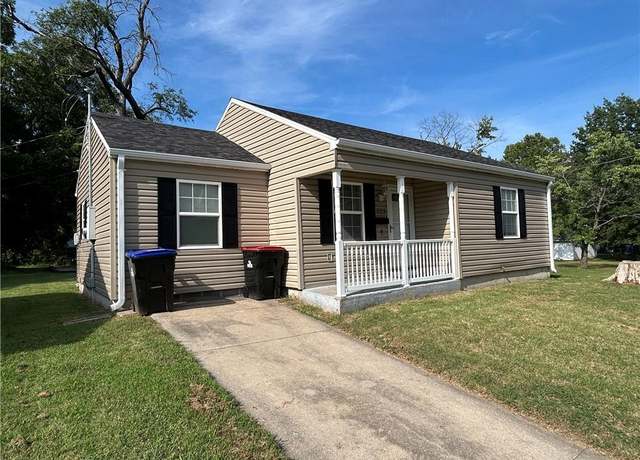 Property at 323 Hamilton Dr, Warrensburg, MO 64093, 3 beds, 2 baths