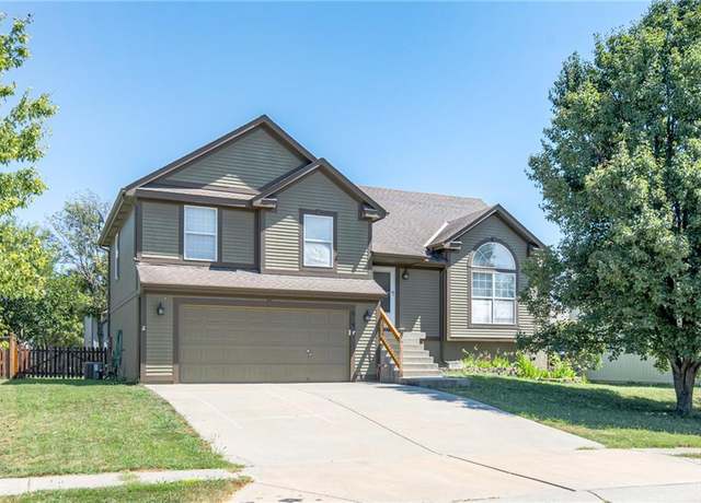 Property at 679 S Sumac St, Gardner, KS 66030, 4 beds, 3 baths