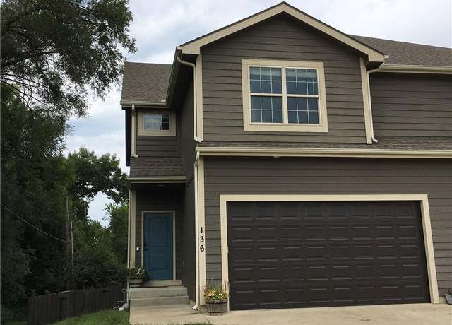 Property at 136 W Kay St, Lansing, KS 66043, 3 beds, 3.5 baths