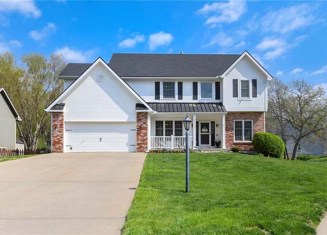 Property at 1040 Oxford Ct, Leavenworth, KS 66048, 5 beds, 3.5 baths