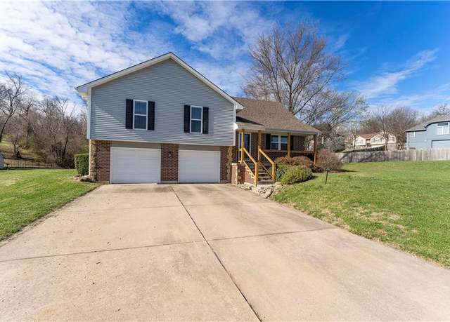 Property at 2512 SW Clinton St, Oak Grove, MO 64075, 3 beds, 2 baths