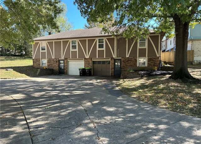 Property at 3801 Colonial Dr, Lee's Summit, MO 64064, 1520 baths