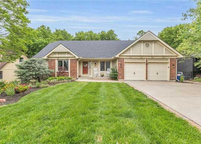 Property at 2501 NE 66th St, Kansas City, MO 64118, 4 beds, 3 baths