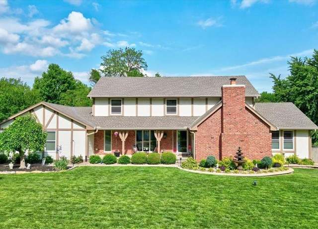 Property at 203 NW Donovan Rd, Lee's Summit, MO 64063, 4 beds, 2.5 baths