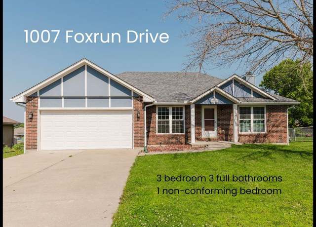 Property at 1007 Fox Run Dr, Warrensburg, MO 64093, 3 beds, 3 baths