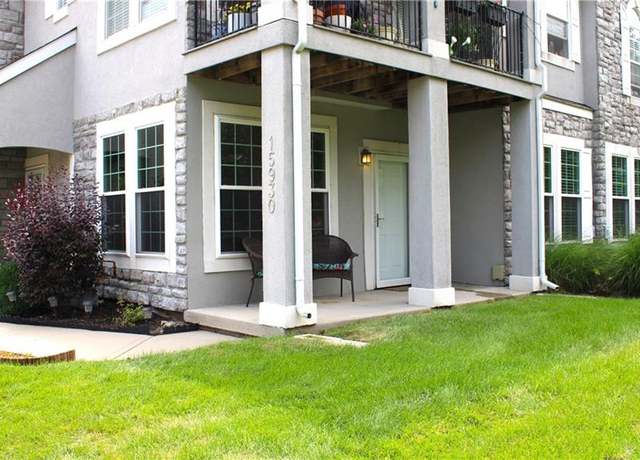 Property at 15930 S Skyview Ln, Olathe, KS 66306, 2 beds, 2 baths