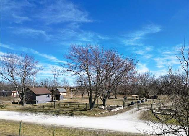 Property at 32947 Manor Rd, Paola, KS 66071