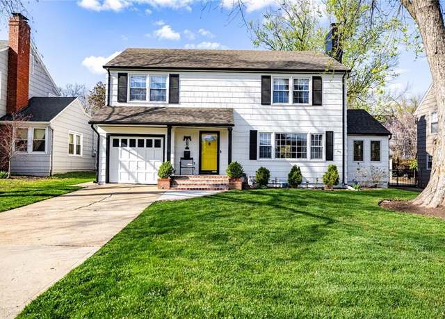 Property at 216 W 70th Ter, Kansas City, MO 64113, 3 beds, 1.5 baths