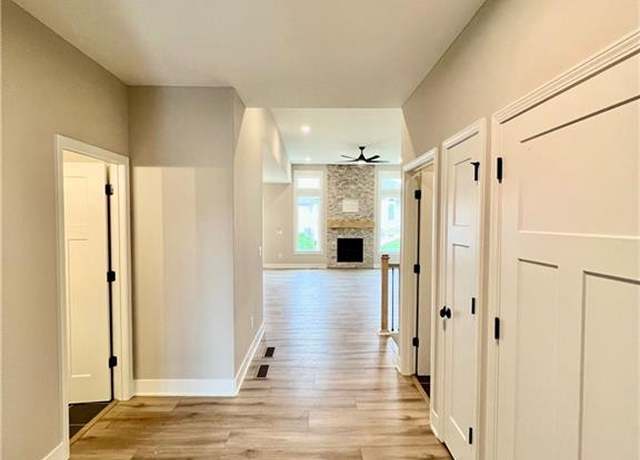 Property at 1973 Longview Dr, Liberty, MO 64068, 4 beds, 3 baths