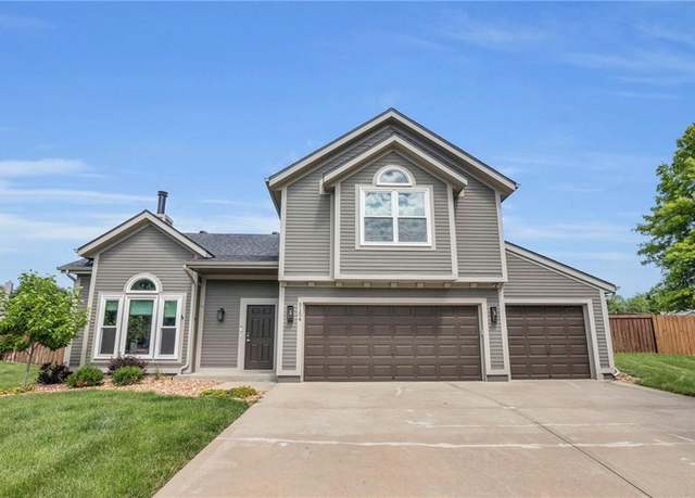 Property at 5154 Lakecrest Dr, Shawnee, KS 66218, 4 beds, 3 baths