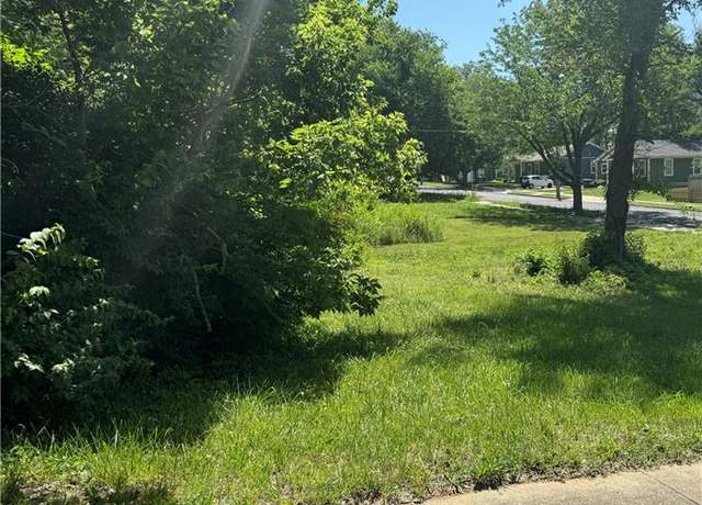 Property at 2327 Woodland Ave, Kansas City, MO 64108