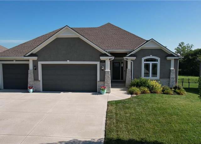 Property at 2010 NE 114th Ter, Kansas City, MO 64155, 4 beds, 3 baths
