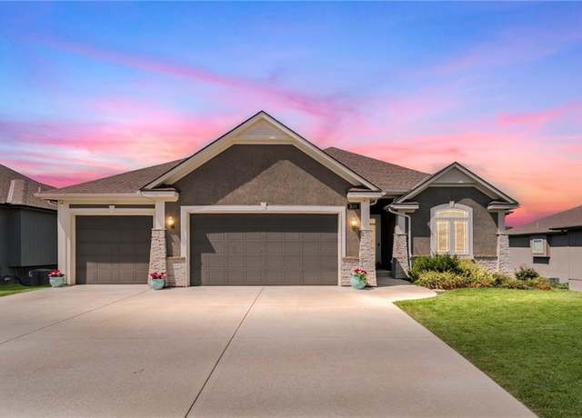 Property at 2010 NE 114th Ter, Kansas City, MO 64155, 4 beds, 3 baths