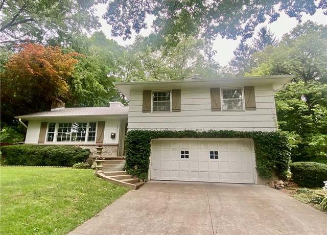 Property at 2505 Homestead Ln, St Joseph, MO 64506, 3 beds, 2 baths